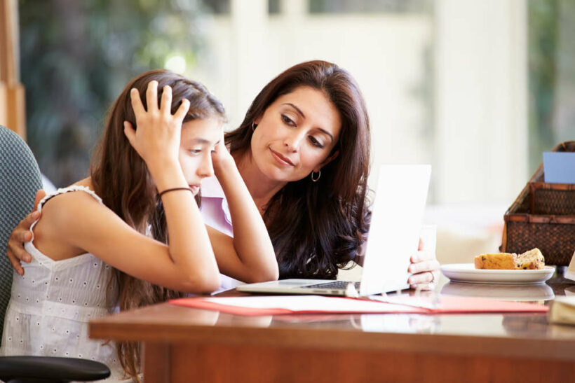 Kidsstoppress-teens-social-anxiety-self-image-mom-helps-teen-daughter
