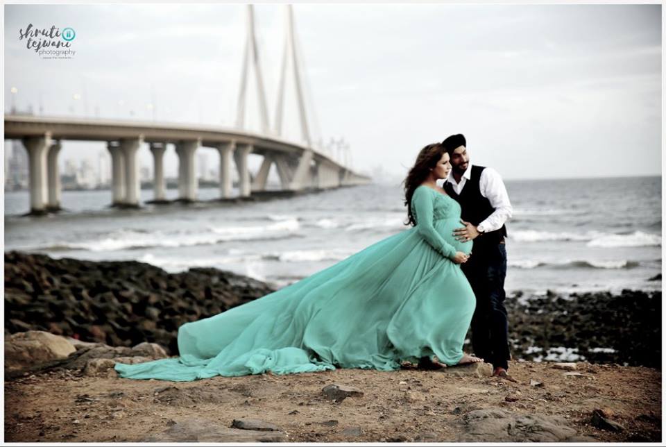 Maternity Photographers In Mumbai