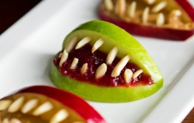Healthy Halloween Treats -apple bites_kidsstoppress