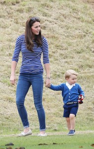 Prince-George-Wears-Crocs (3)