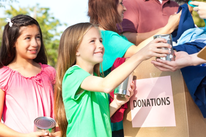 School-Age-Kids-Helping-with-Donations