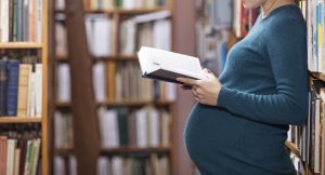 books-every-pregnant-mom-must-read-christmas-guide-kidsstoppress
