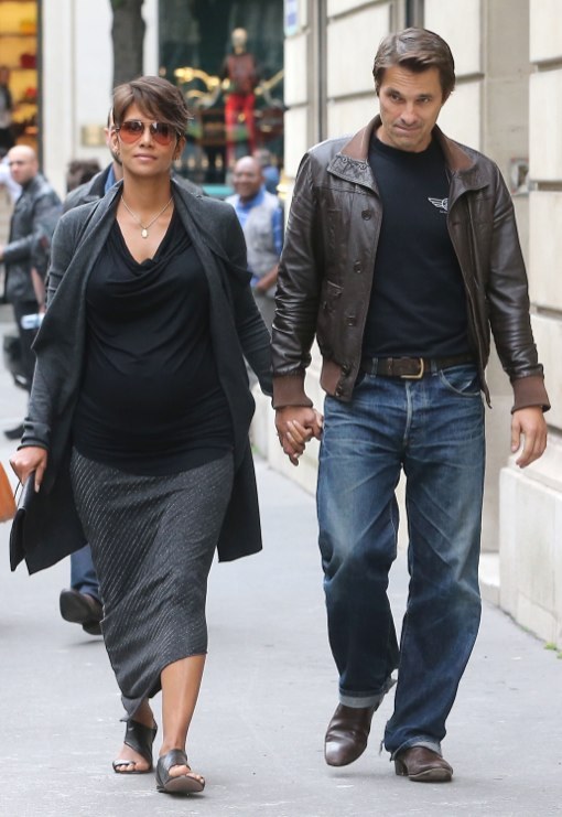  Halle Berry & Olivier Martinez get a boy