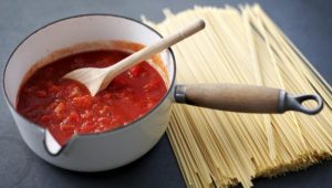 pasta sauce and dried pasta