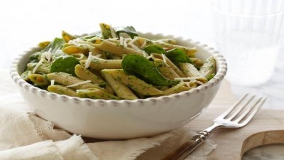 pasta with winter veggies_penne with spinach sauce_kidsstoppress