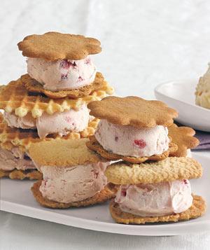 strawberry-ice cream-sandwich_kidsstoppress