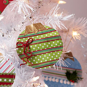 wrapping paper ornaments-parents.com