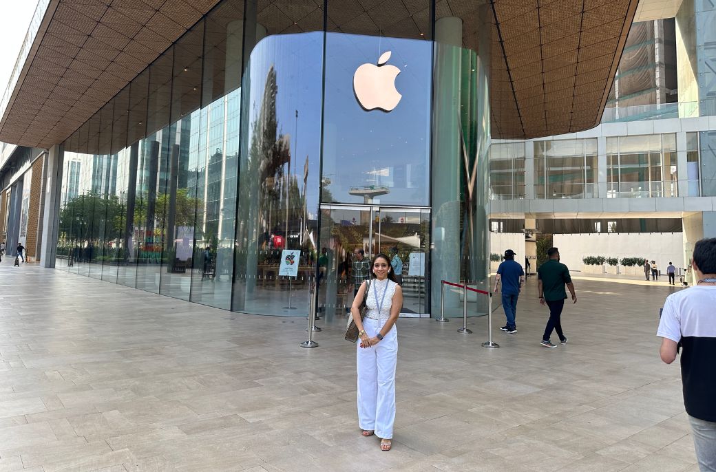 First Look At India’s 1st Apple Store In Mumbai BKC Tour & Experience